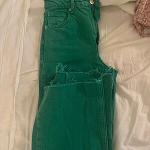 Zara green jeans, never worn but tags taken off
Size 2 US
